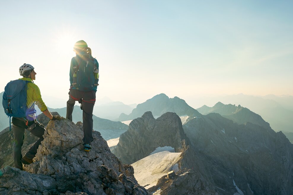 Climbers at the peak of Dachstein | © Peter Burgstaller Climbers at the peak of Dachstein | © Peter Burgstaller