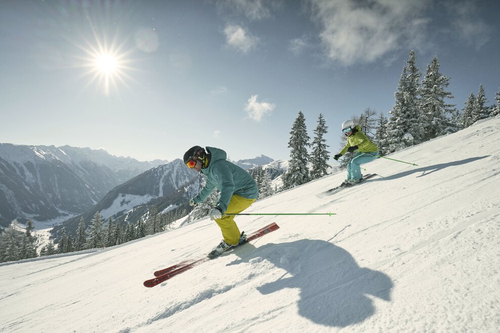 Skiers on the piste in Schladming-Dachstein | © Peter Burgstaller Skiers on the piste in Schladming-Dachstein | © Peter Burgstaller